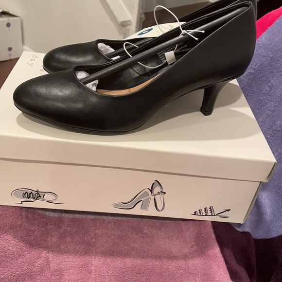 New shoes - Picture 2 of 3